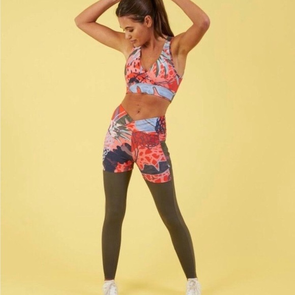 Limited Edition Nikki Blackketter Gymshark Olive Pineapple Leggings - Picture 1 of 7